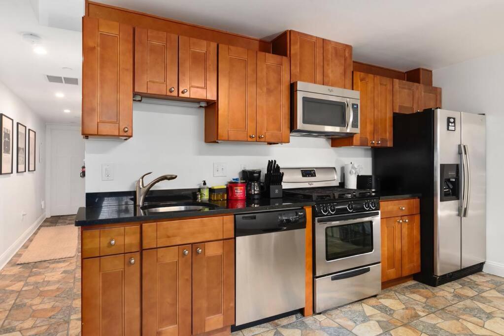 Upscale 2Br Apartment With Patio Washington Exteriör bild