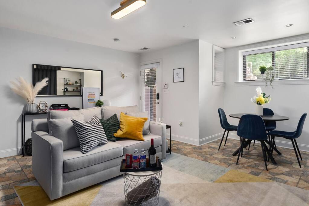 Upscale 2Br Apartment With Patio Washington Exteriör bild