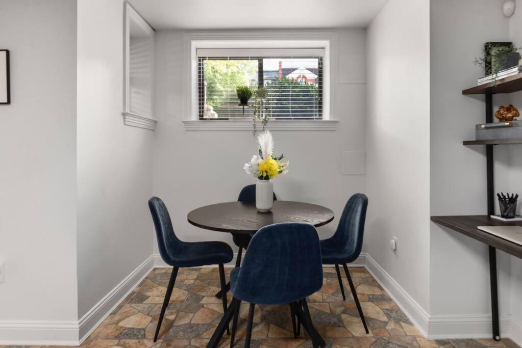 Upscale 2Br Apartment With Patio Washington Exteriör bild